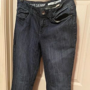 DKNY SOHO skinny Jeans in Dark Wash. Size 8